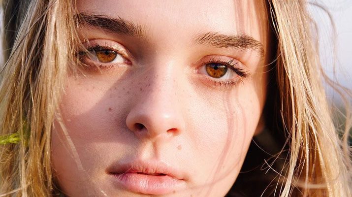 Charlotte Lawrence una belleza de Instagram