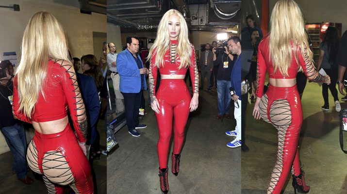 Iggy Azalea mostrando el culo en los Premios Juventud