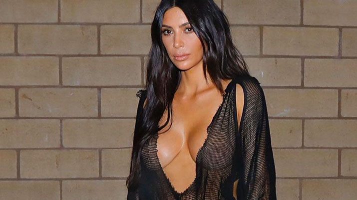 Kim Kardashian en trasparencia y escote