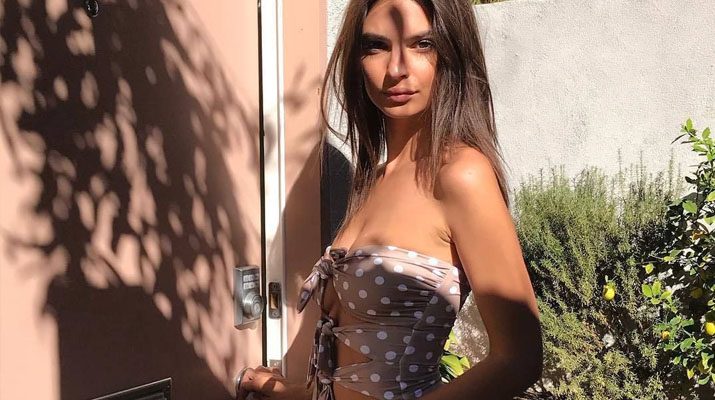 Emily Ratajkowski sexy en traje de baño