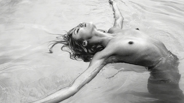 Candice Swanepoel desnuda en una sesión de fotos 