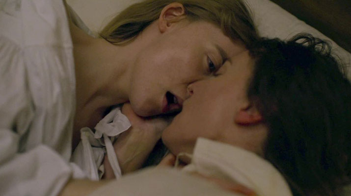 Kate Winslet y Saoirse Ronan desnuda y sexo lésbico en Ammonite